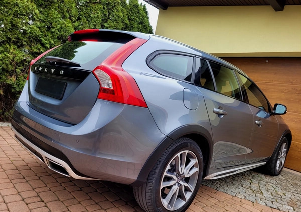 Volvo V60 Cross Country cena 68800 przebieg: 199000, rok produkcji 2017 z Opoczno małe 436